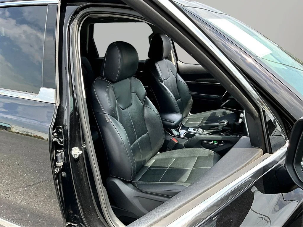 Used 2022 Black Kia EX image 29