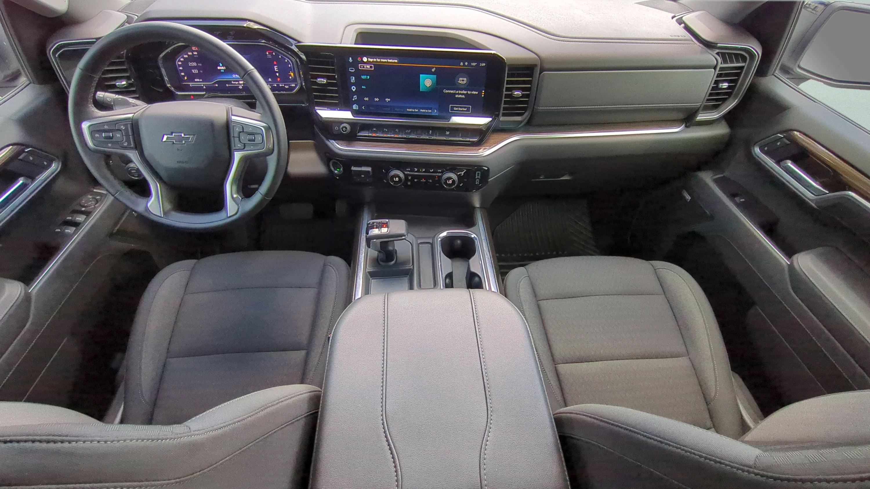 Used 2025 Summit White Chevrolet RST image 10
