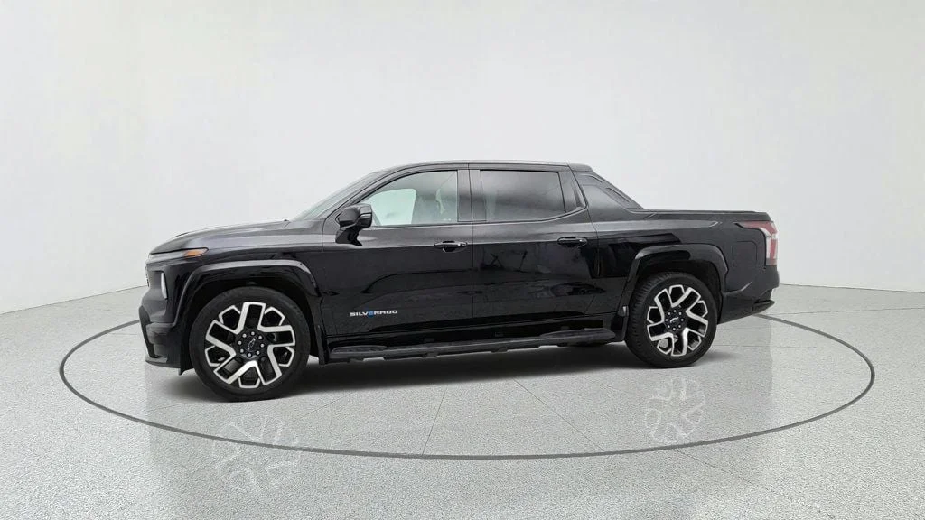 Used 2024 Black Chevrolet e4WD Crew Cab RST image 8