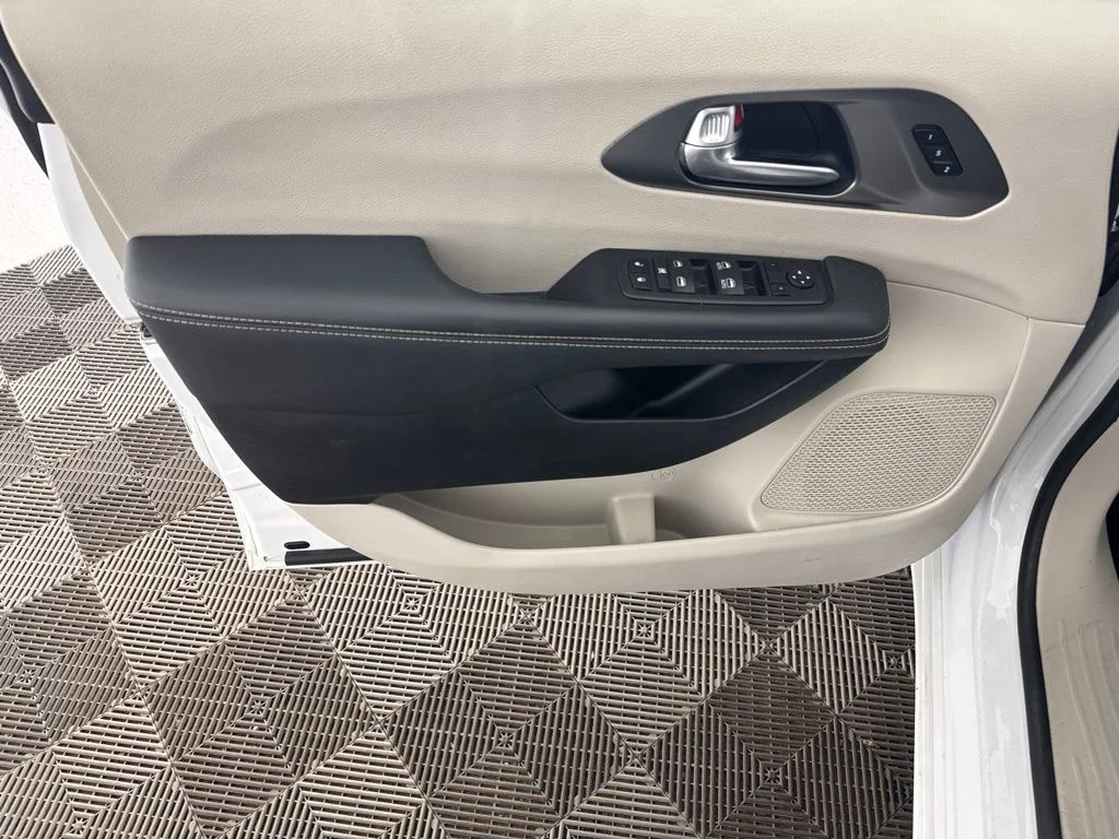 Used 2024 White Chrysler Touring L image 20