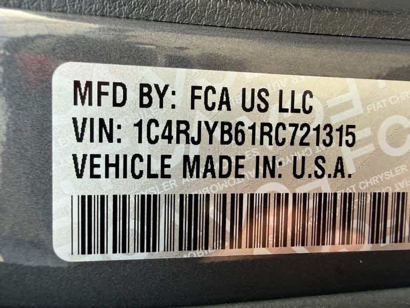 Used 2024 Baltic Gray Metallic Clearcoat Jeep  image 29
