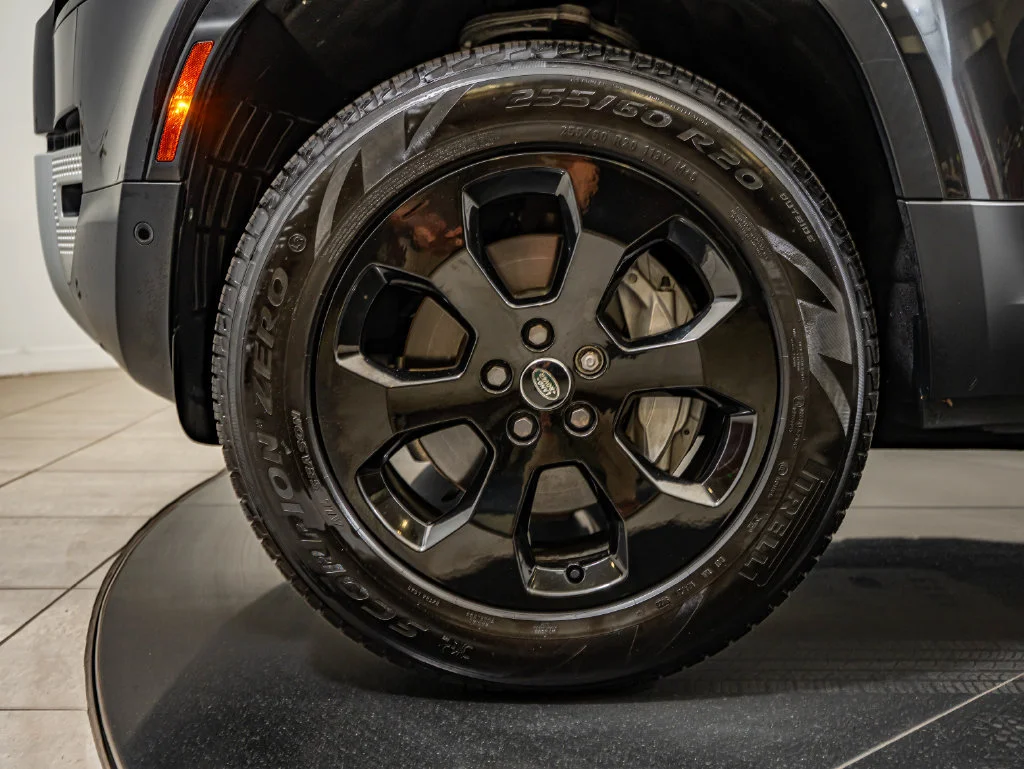 Used 2024 Gray Land Rover S image 13