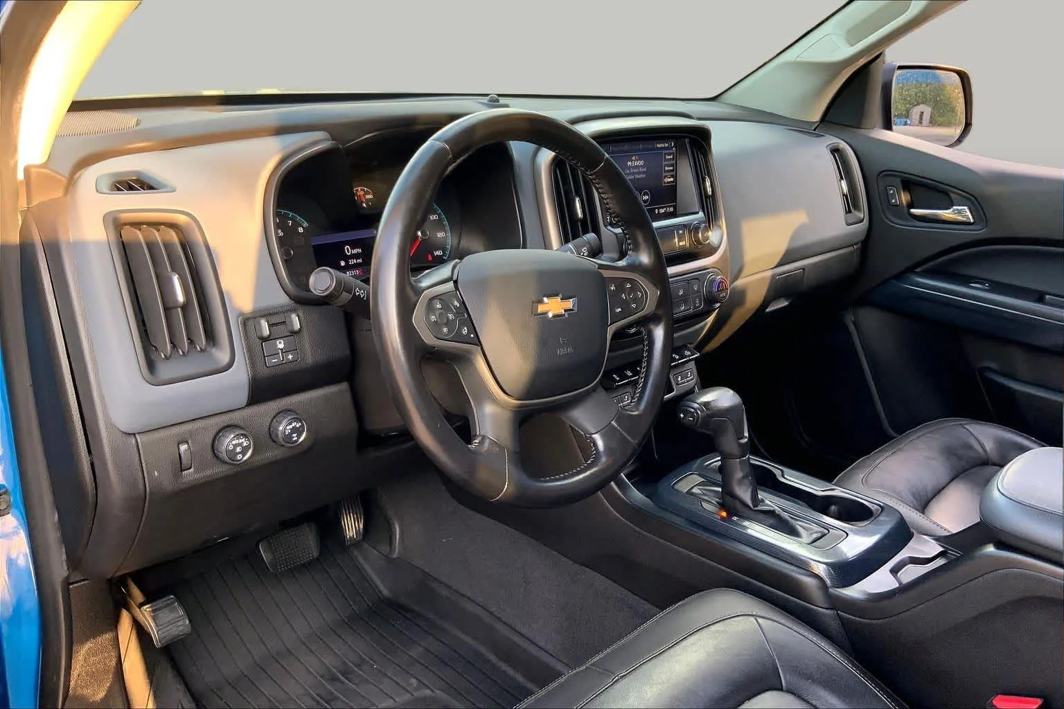 Used 2021 Bright Blue Metallic Chevrolet 4WD Z71 image 18