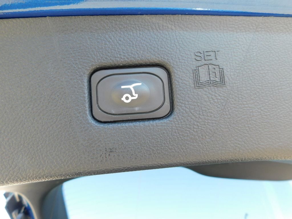 Used 2023 Blue Ford SEL image 27