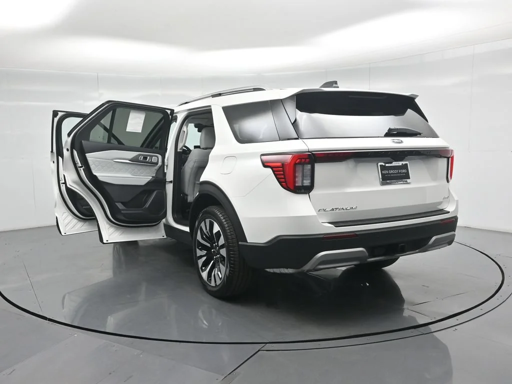 New 2026 White Ford Platinum image 31