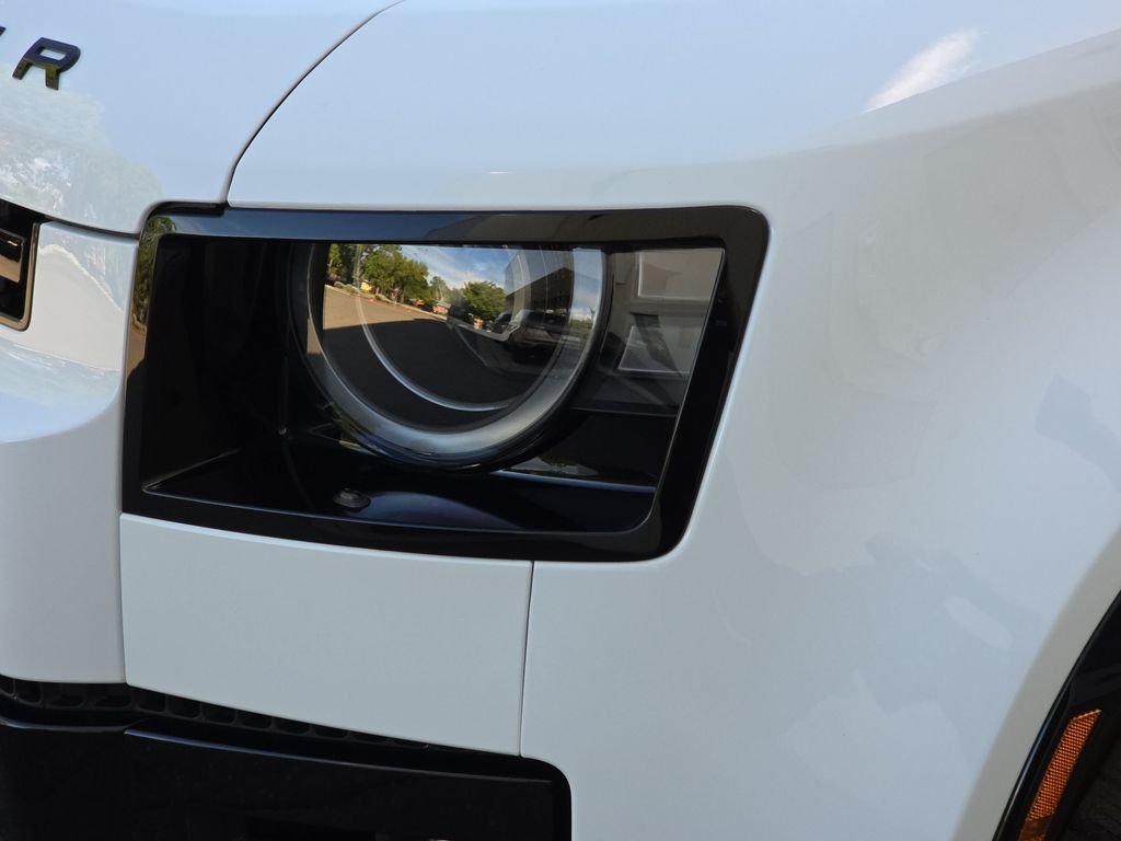 New 2026 Fuji White Land Rover X-Dynamic SE image 21