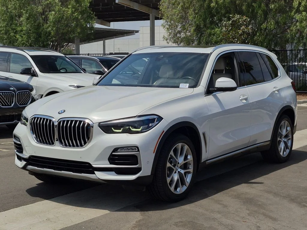 Used 2021 White BMW sDrive40i image 2