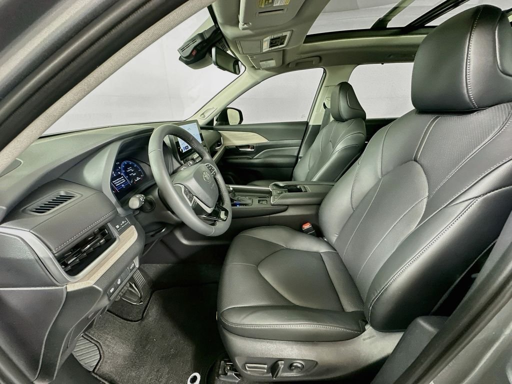 Used 2026  Toyota Limited image 21