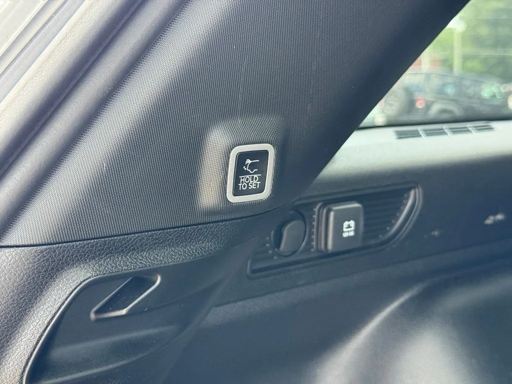 Used 2023 Silver Jeep Altitude X image 27