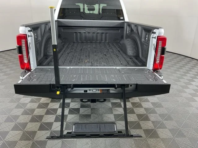 New 2026 Oxford White Ford XLT image 8