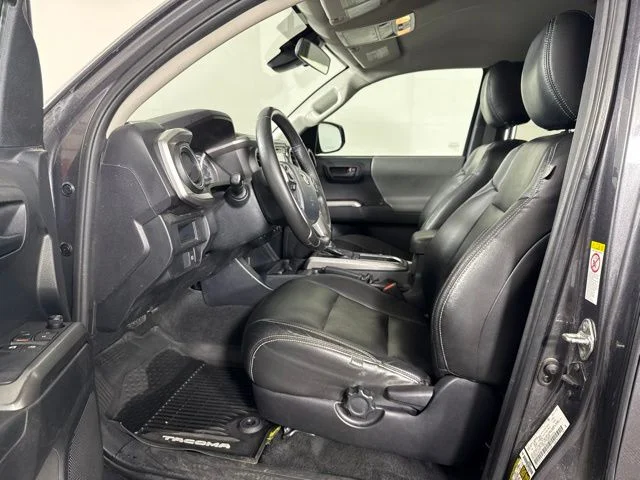Used 2019 Gray Toyota SR5 image 12