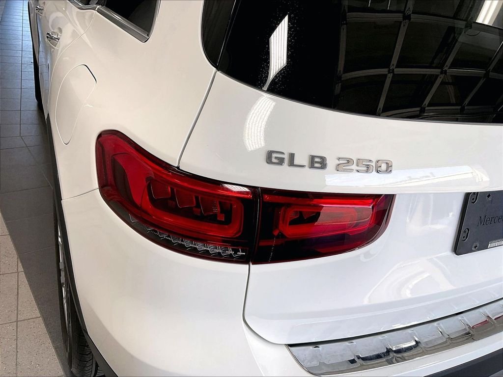 Used 2023 White Mercedes-Benz GLB 250 image 34