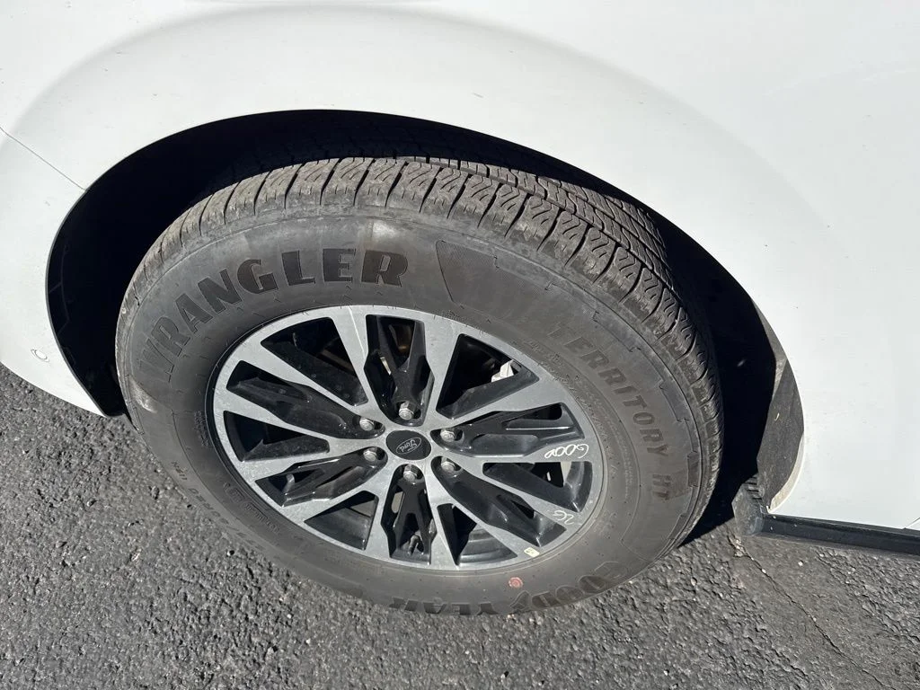 Certified Used 2025 Oxford White Ford Platinum image 16