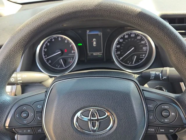 Used 2018 Silver Toyota LE image 21