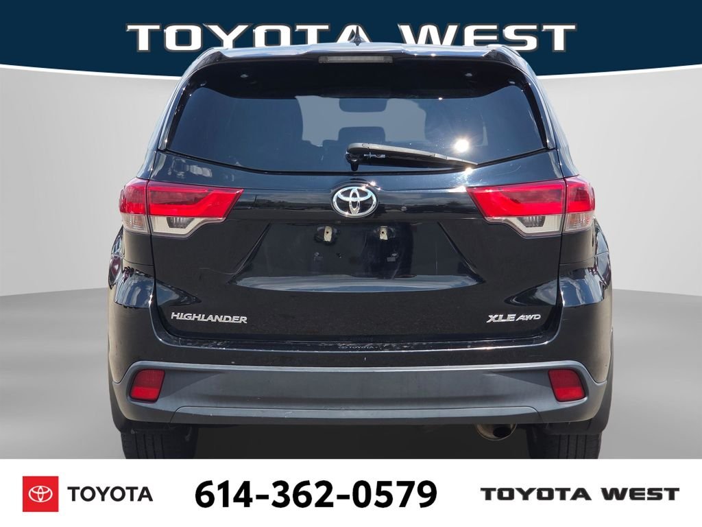 Used 2019 Black Toyota XLE image 9