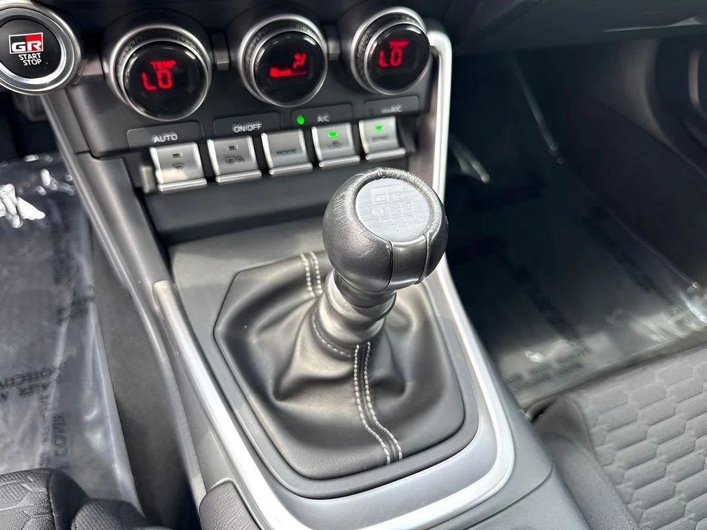 Used 2022  Toyota Base image 14