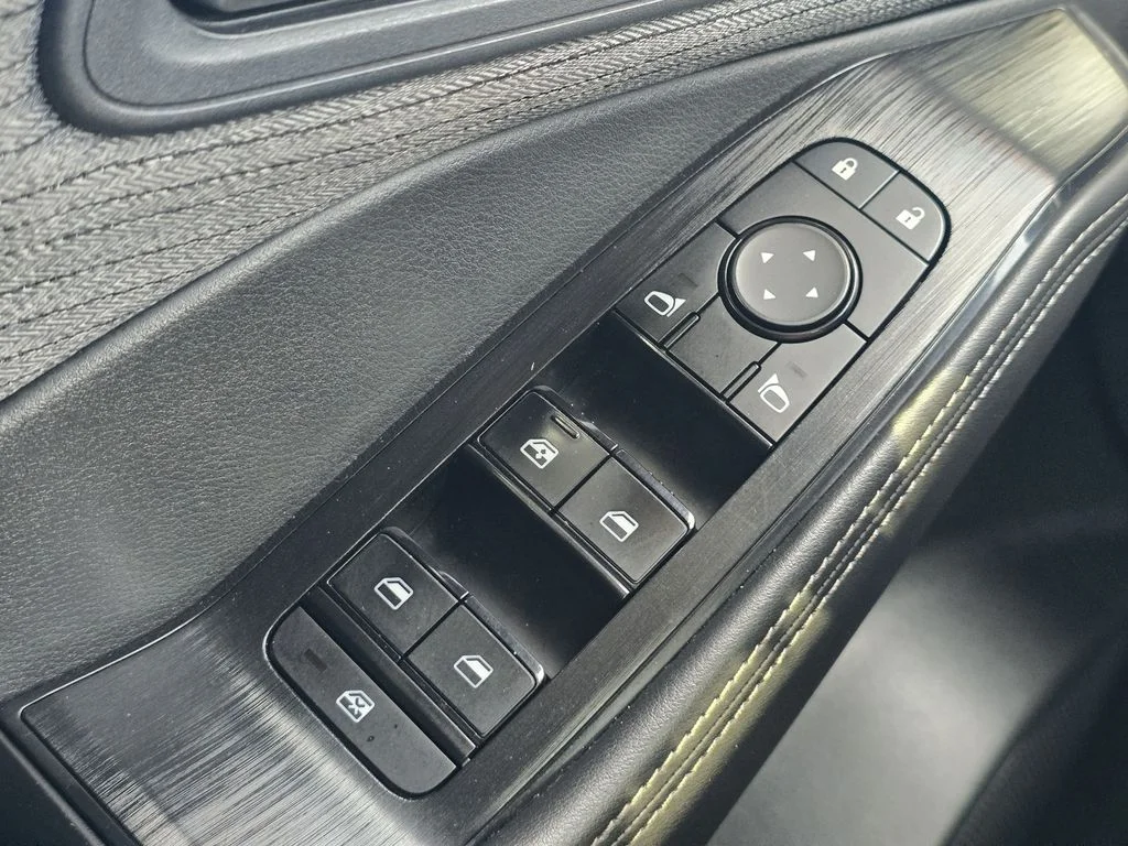 Used 2022 Super Black Nissan SV image 22