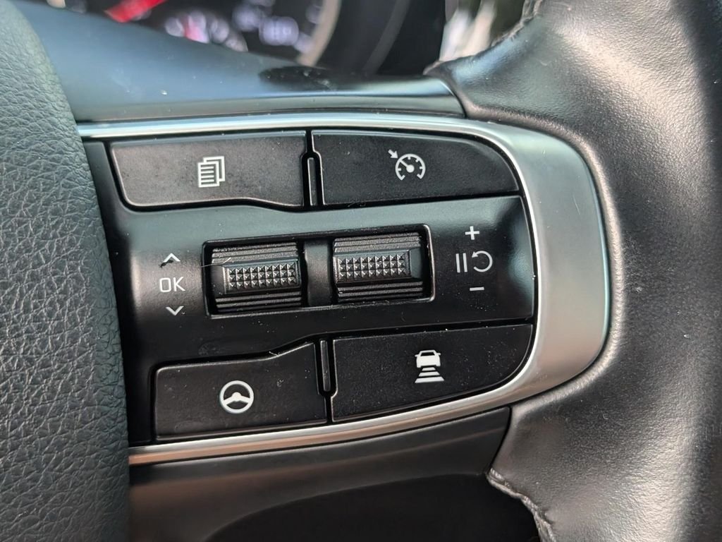 Used 2022 White Kia GT-Line image 21
