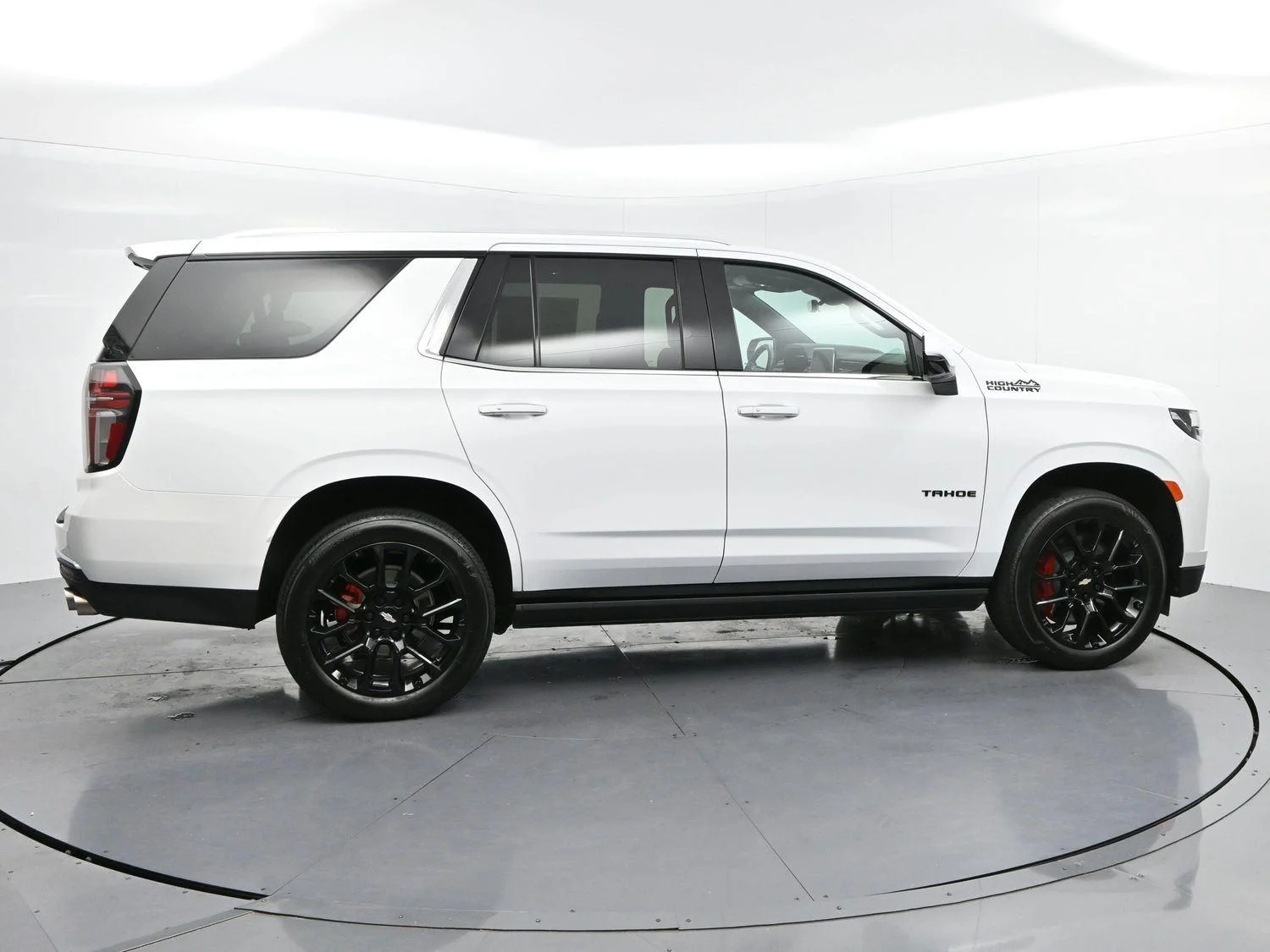 Used 2024 Summit White Chevrolet High Country image 8