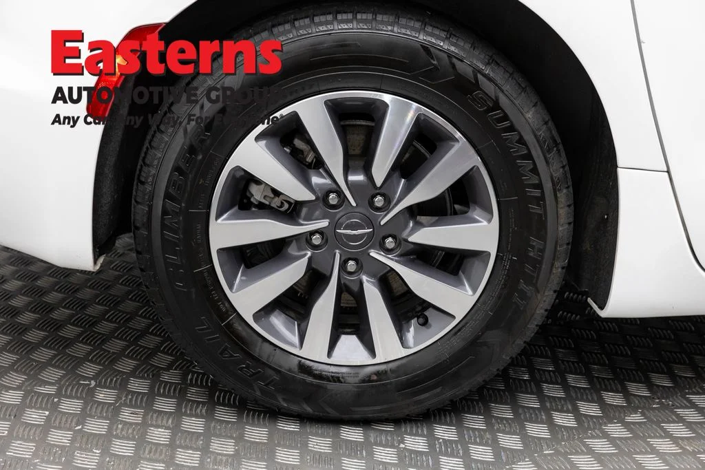 Used 2023 White Chrysler Touring L image 31