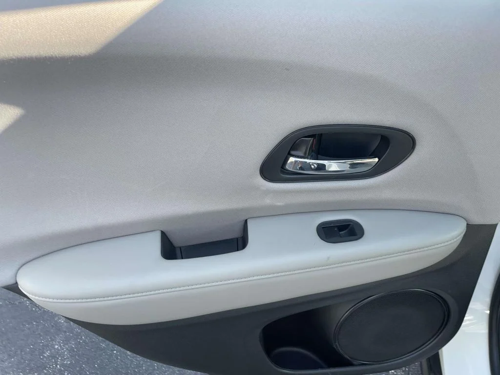 Used 2018 White Honda LX image 13