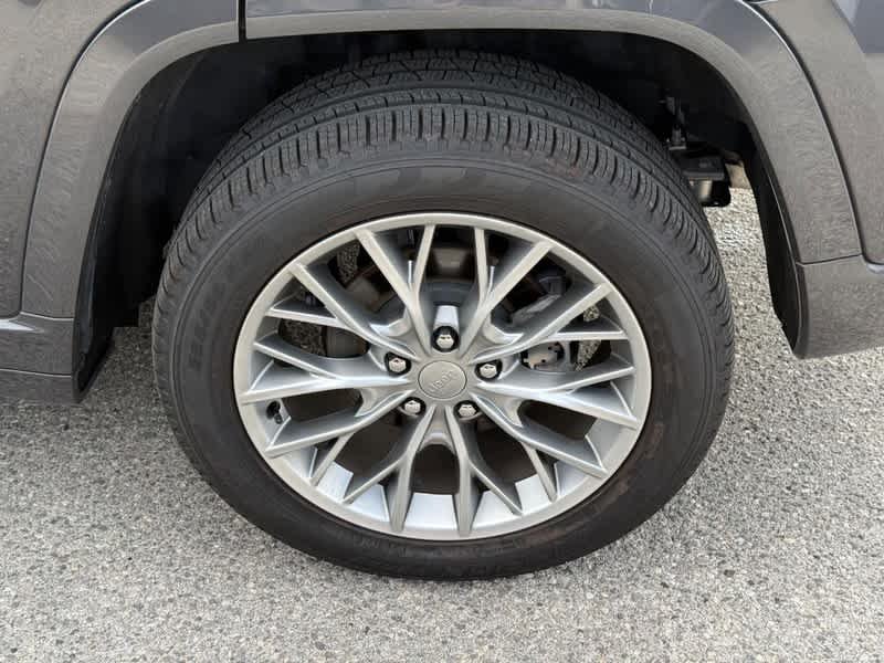 Used 2025 Baltic Gray Metallic Clearcoat Jeep Summit image 6