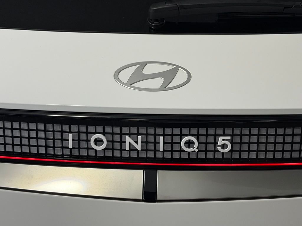 Used 2025 White Hyundai Limited image 15