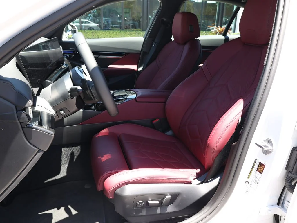 Used 2025 White BMW 530i image 17