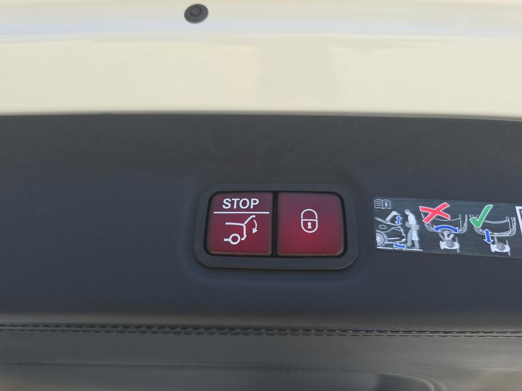 Used 2026  Mercedes-Benz Maybach GLS 600 image 16