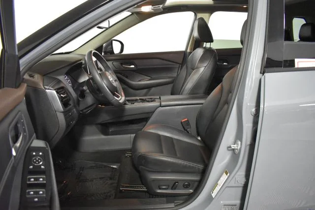 Used 2023 Gray Nissan SL image 11