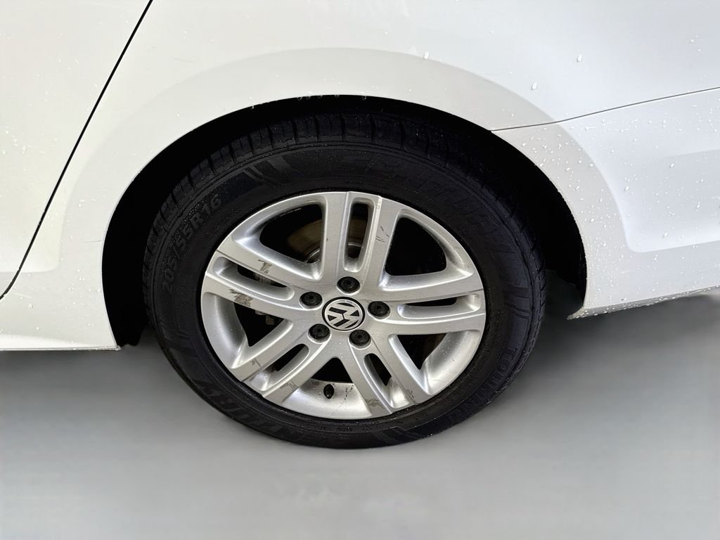 Used 2018 Pure White Volkswagen 1.4T S image 29