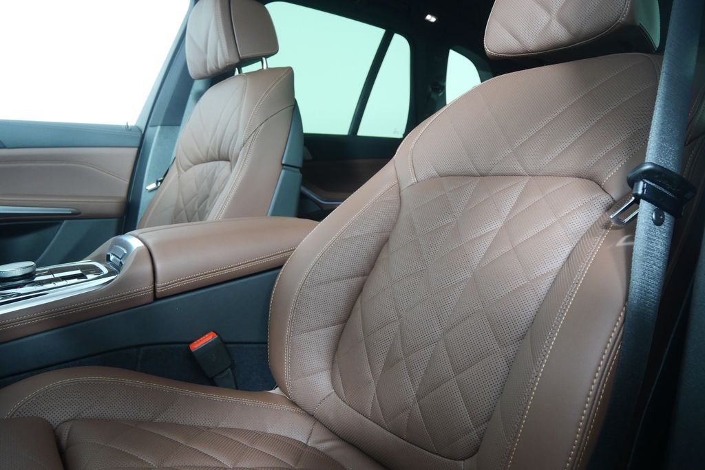 New 2026 Mineral White Metallic BMW sDrive40i image 11