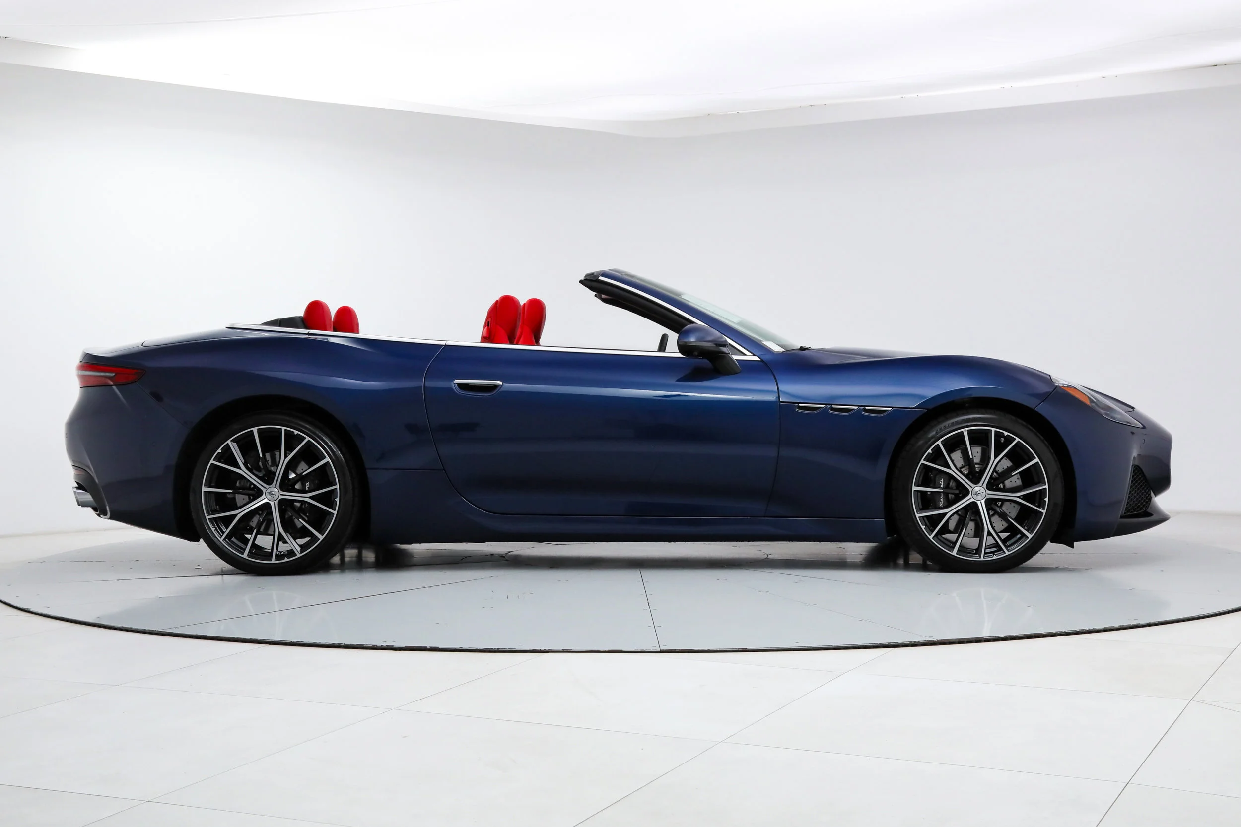 Certified Used 2026 Blue Maserati  image 10