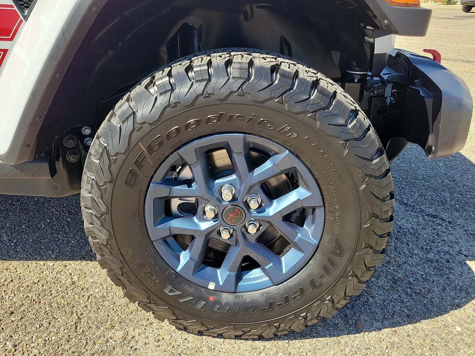 New 2026 PW7 Bright Whit Jeep 4-DOOR AMERICA250 image 7