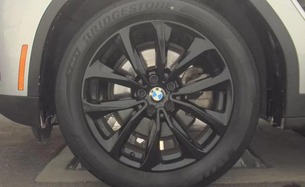 Used 2019 Silver BMW xDrive30i image 11