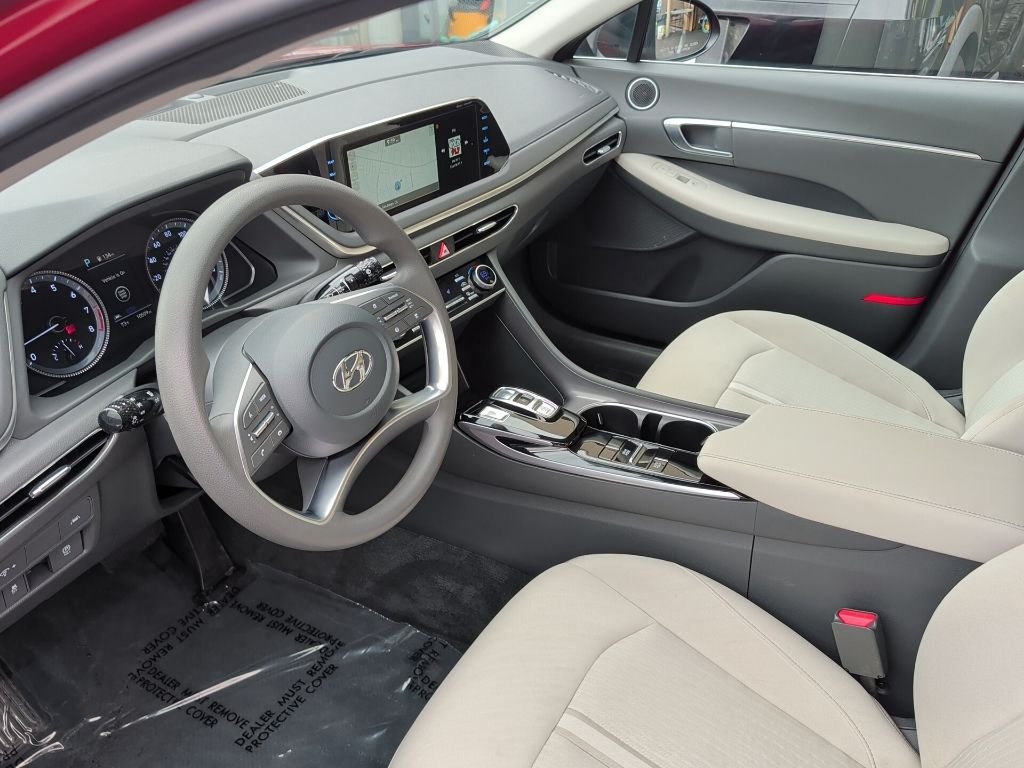 Used 2023 Red Hyundai SEL image 2