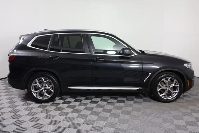 Used 2024 Black BMW xDrive30i image 9