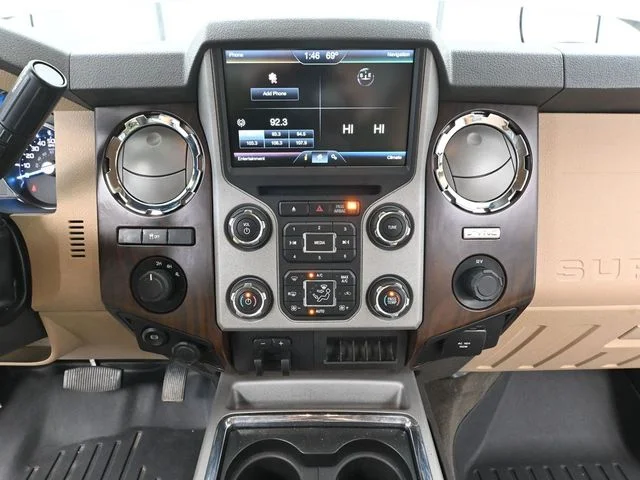 Used 2015 White Ford Lariat image 32