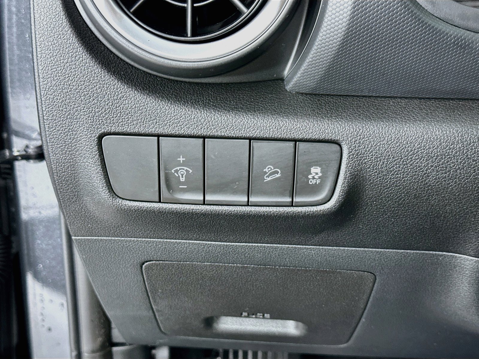 2022 Hyundai Kona Limited - Photo 12