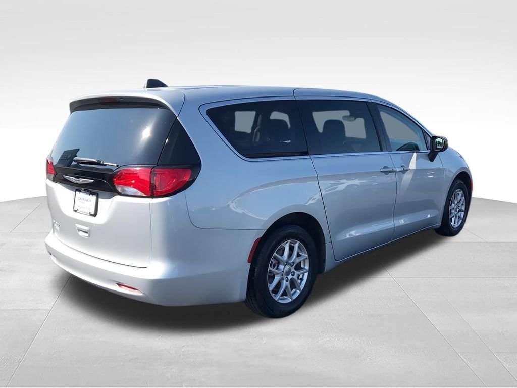 Used 2024 Silver Chrysler LX image 8
