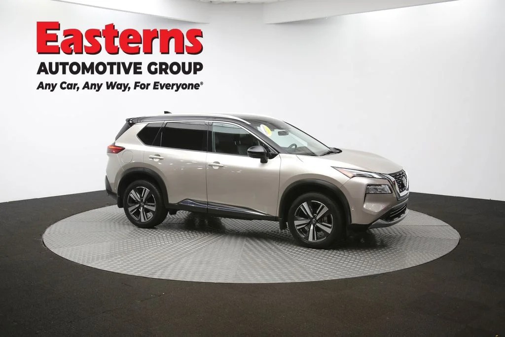 Used 2023 Silver Nissan SL image 48