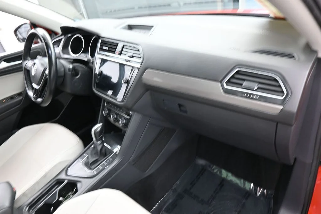 Used 2019 Orange Metallic Volkswagen 2.0T SE image 42