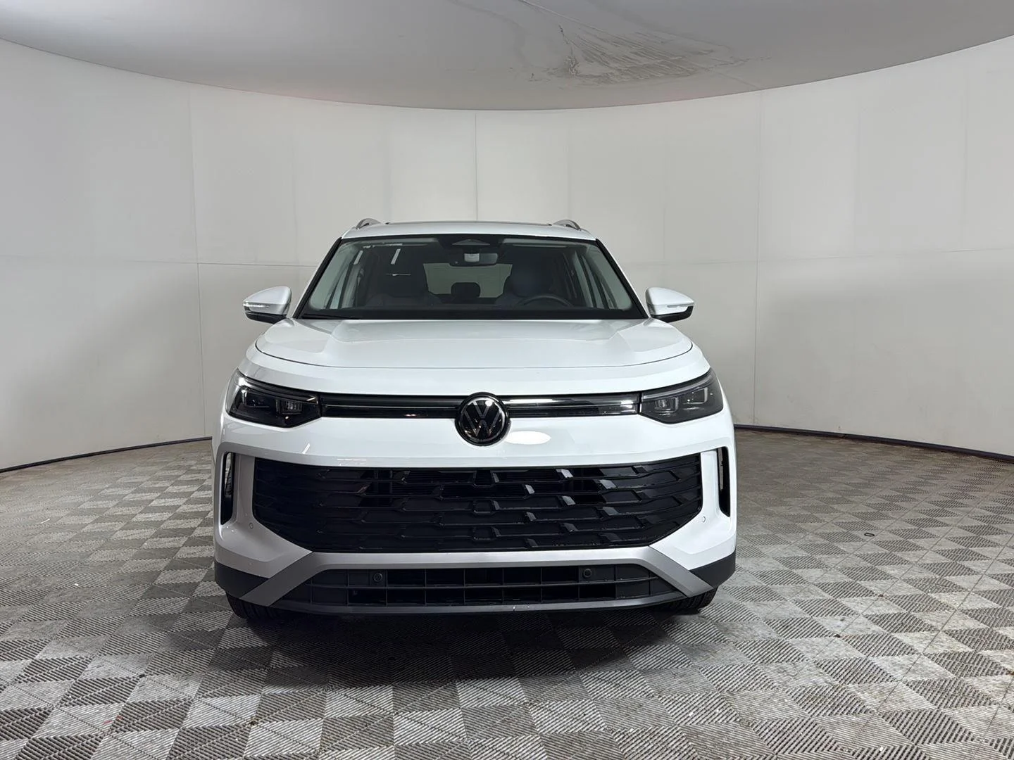 New 2026 Pure White Volkswagen SE image 8