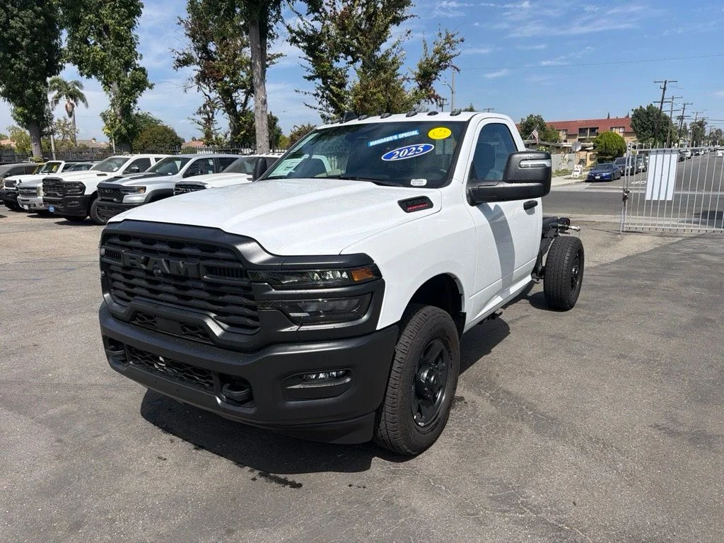 New 2025 Bright White Clear-Coat Exterior Paint RAM Tradesman image 11