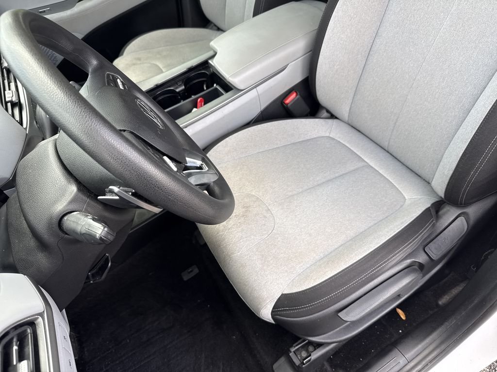 Used 2020 Hyper White Hyundai SE image 11