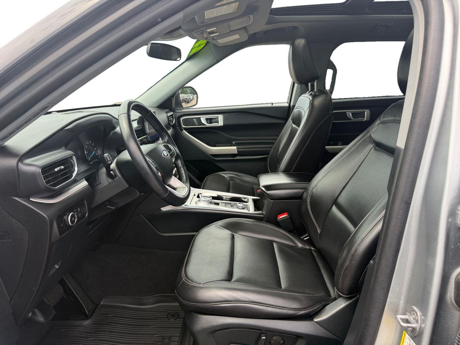 Used 2023 Iconic Silver Ford XLT image 10