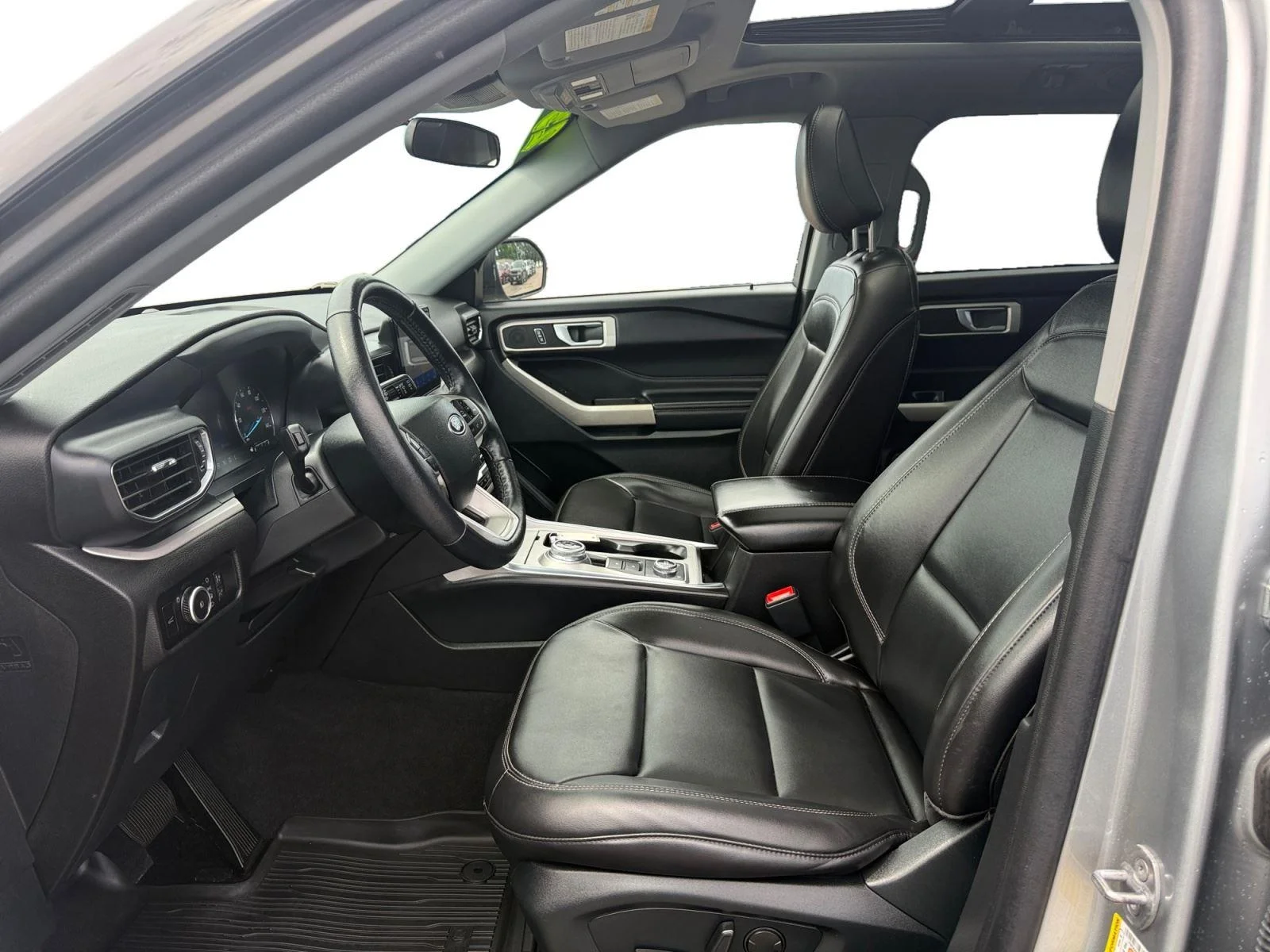 Used 2023 Iconic Silver Ford XLT image 10