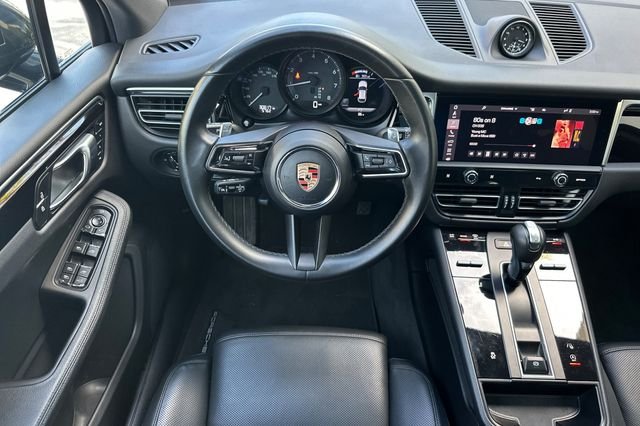 Used 2023  Porsche Base image 13