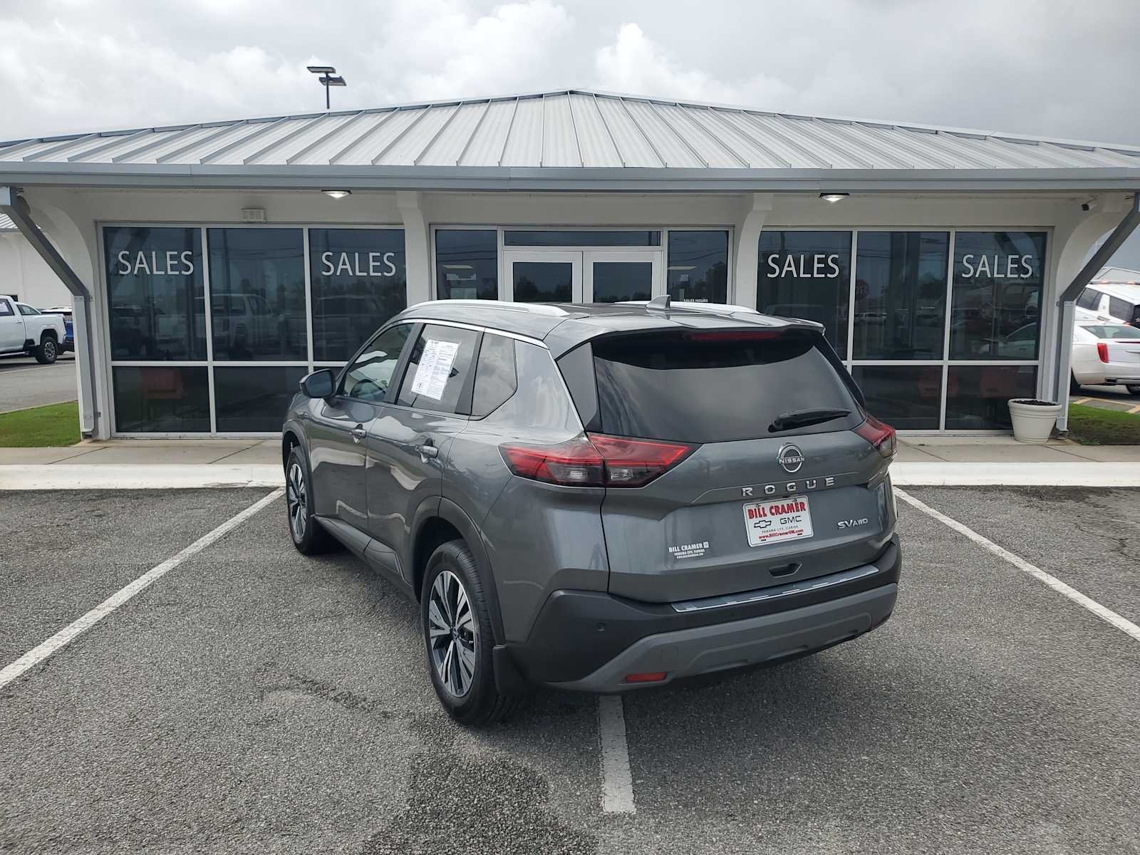 Used 2023 Gray Nissan SV image 3