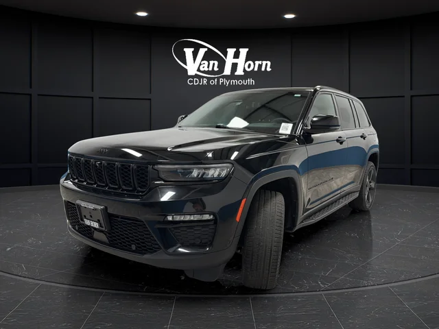 Certified Used 2024 Diamond Black Crystal Pearlcoat Jeep Limited image 3